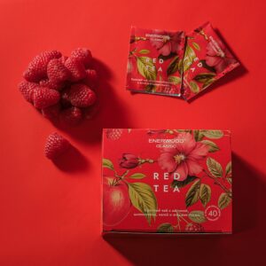 წითელი ჩაი ჟოლოთი და ასკილით