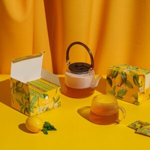 ჩინური მწვანე ჩაი პიტნით და ლიმონით